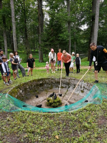 Vasaras lasīšanas piedzīvojums ģimenēm ar bērniem “Ar grāmatu pie dabas”. Pārgājiens ar uzdevumiem “Zīļuka ceļojums”